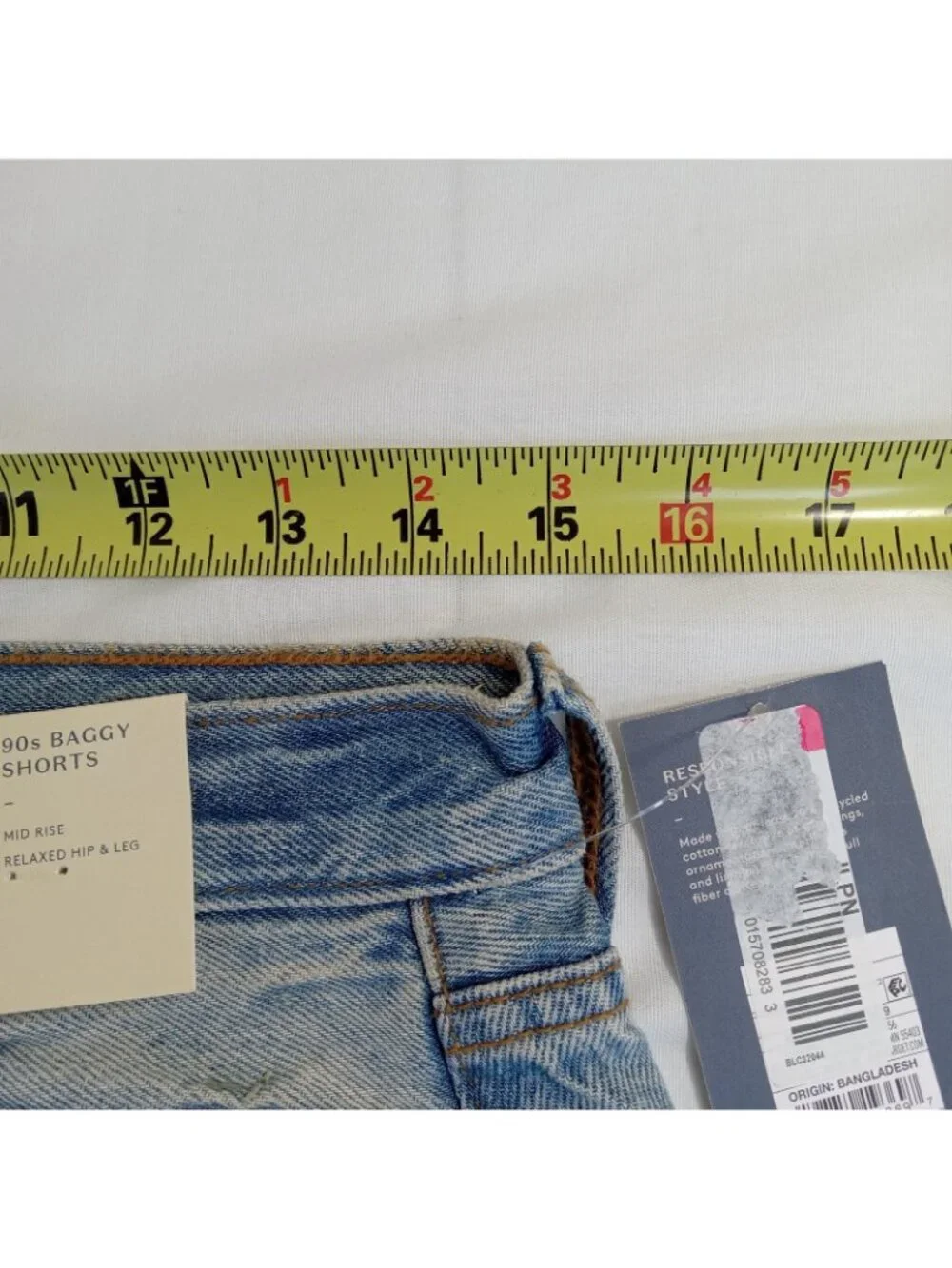 Universal Thread Women's Size 4 90s Baggy Distressed Denim Shorts Light Wash NWT
